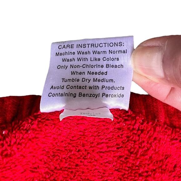 Set of 2 Red Christmas Bathroom Hand Towels Decorative Embroidered Santa Belt - Picture 5 of 8